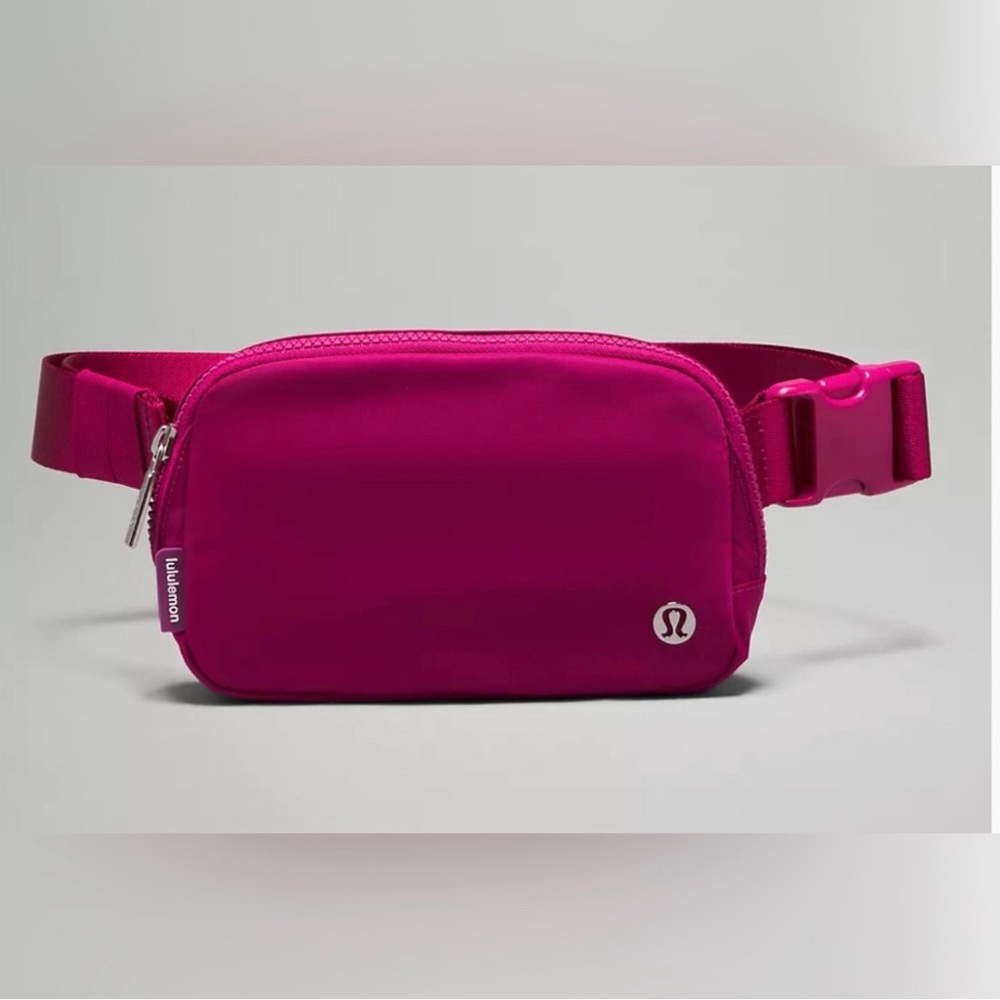 NWOT lululemon wildberry belt bag
